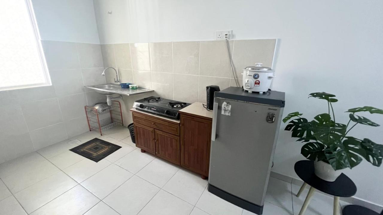 Homestay Near Plaza Tol Bandar Ainsdale Labu Esterno foto